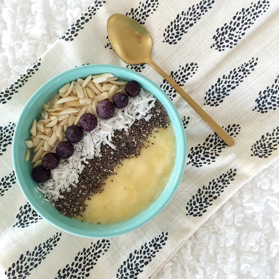 smoothie bowl on joyfetti.com