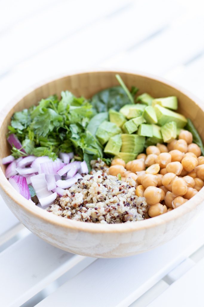 Quick, proteinpacked salad quinoa garbanzo bean & spinach JOYFETTI